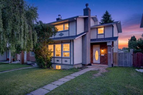 6417 26 Ave Ne, Calgary, AB, T1Y4H2 | Card Image