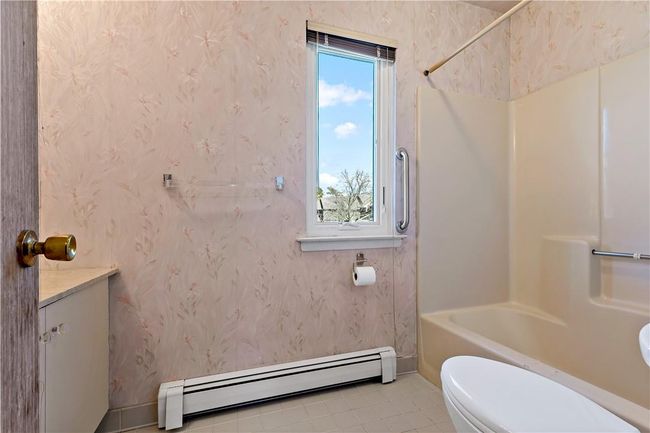 En-suite bathroom (2nd bedroom). | Image 24
