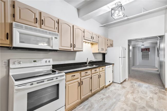 APT-12 - 148 Bernon St, Condo with 2 bedrooms, 1 bathrooms and 2 parking in Woonsocket RI | Image 6
