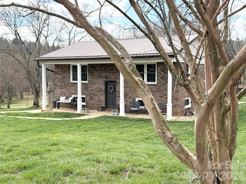 2825 Wendell St, Lenoir, NC, 28645-7626 | Card Image