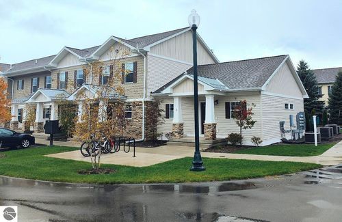 1542 Simsbury St, Traverse City, MI, 49686-2322 | Card Image