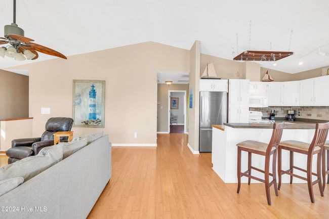 Upper unit | Image 58