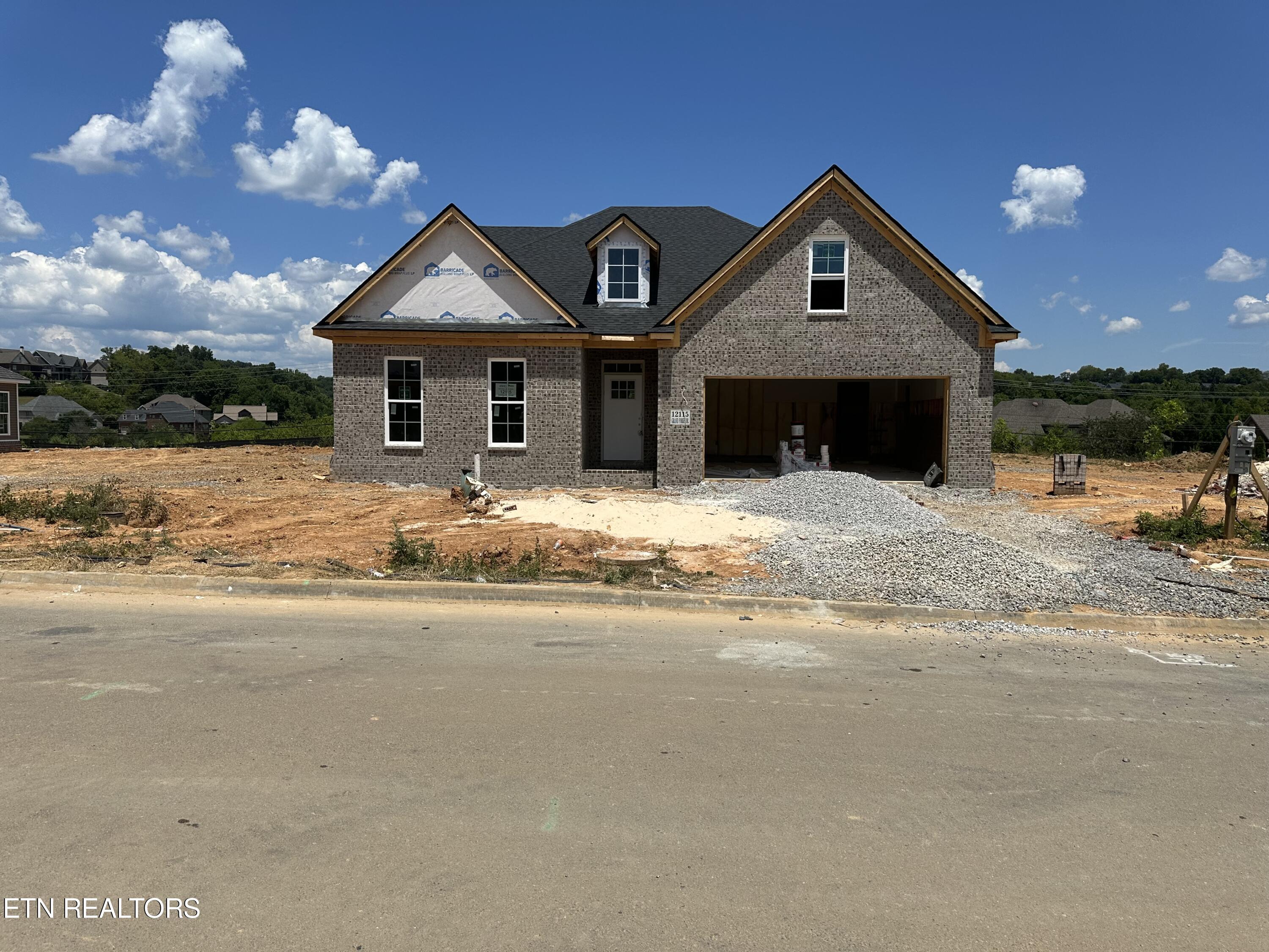 Grand Forks Dr, Knoxville, TN 37932