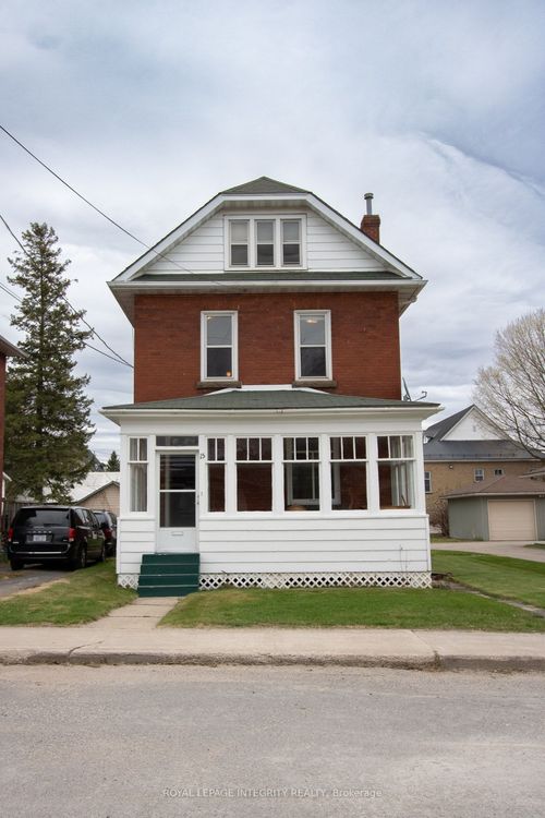 15 James St, Smiths Falls, ON, K7A1W7 | Card Image