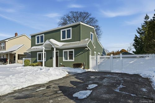 73 Wolcott Rd, Levittown, NY, 11756-1930 | Card Image