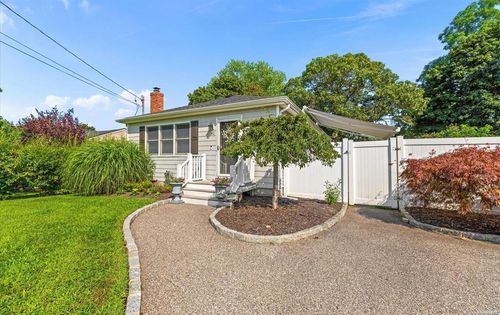 81 Miramar Ave, E Patchogue, NY, 11772-6136 | Card Image