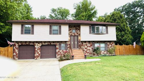 9 Longfellow Ter, Morganville, NJ, 07751-1410 | Card Image