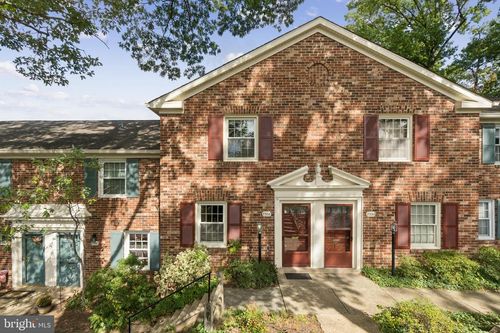 448-8336 Forrester Blvd, SPRINGFIELD, VA, 22152-1702 | Card Image