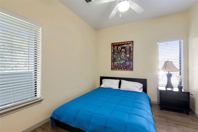 2 - 304 E 30 Th St, Condo with 5 bedrooms, 2 bathrooms and 3 parking in Austin TX | Image 4