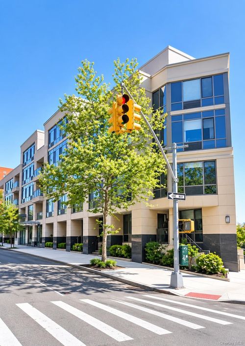 ph502-6405 Yellowstone Blvd, Forest Hills, NY, 11375-1530 | Card Image