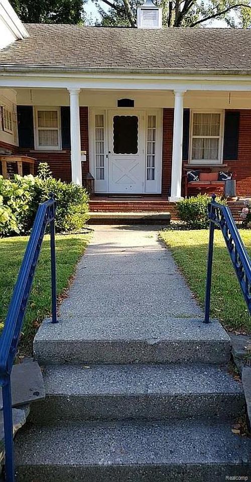 101 Cottage, Sturgis, MI, 49091-1721 | Card Image