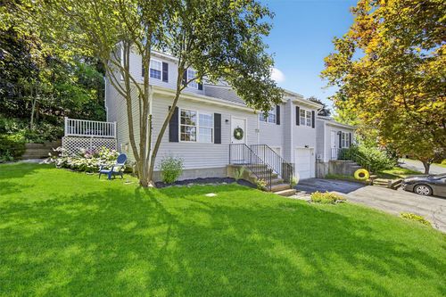 16 Hemlock Ct, Fishkill, NY, 12524-2618 | Card Image