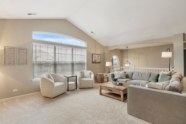 2618 - 2618 Maple Cir, Condo with 2 bedrooms, 2 bathrooms and 4 parking in West Dundee IL | Image 6