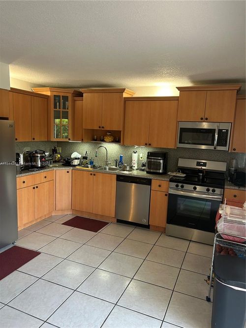apt-202-17000 Nw 67th Ave, Hialeah, FL, 33015-4058 | Card Image