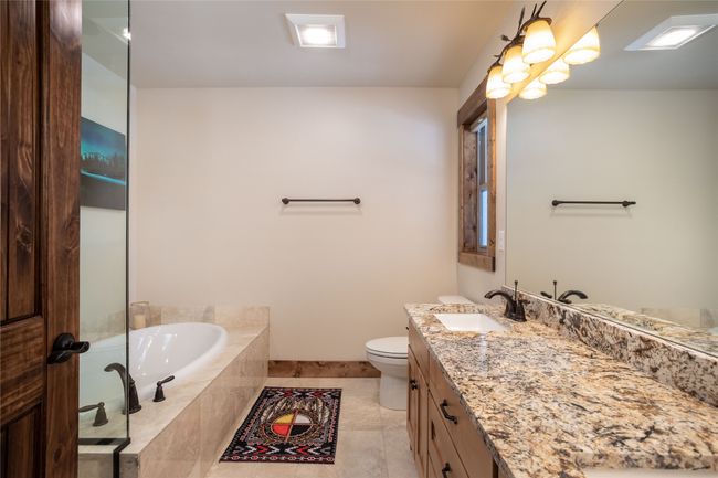Upper level bathroom | Image 25
