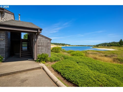 17-1040 Bay St, Florence, OR, 97439-9316 | Card Image