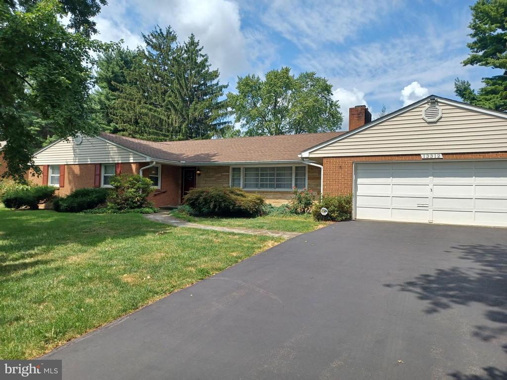 Briarcliff Dr, Hagerstown, MD 21742