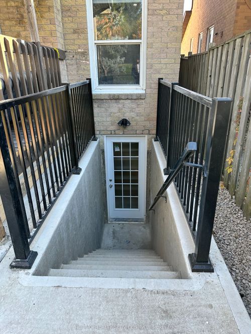 10 Nuttall St, Brampton, ON, L6S4W3 | Card Image