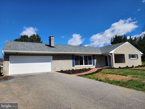 15 Brightwood Cir, HAGERSTOWN, MD, 21740-6716 | Card Image