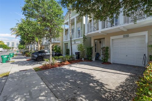 10788 Nw 76th Ln, Doral, FL, 33178-2322 | Card Image
