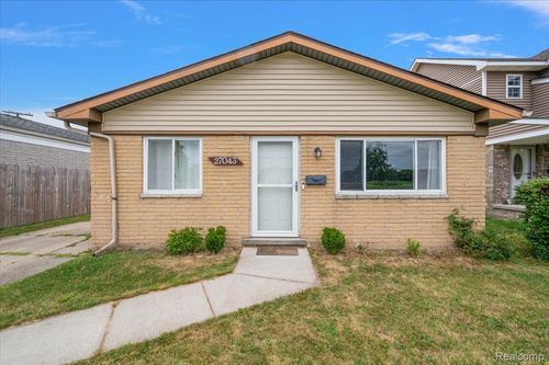 27043 Lorenz St, Madison Heights, MI, 48071-3331 | Card Image