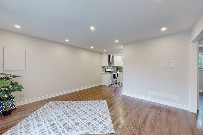 122 Rutherford Rd N, House other with 5 bedrooms, 2 bathrooms and 6 parking in Brampton ON | Image 4