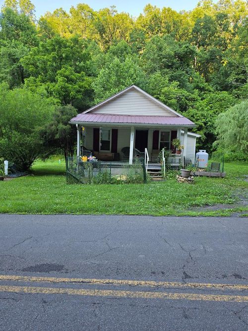 32222 Old Saltworks Rd, Meadowview, VA, 24361-4710 | Card Image