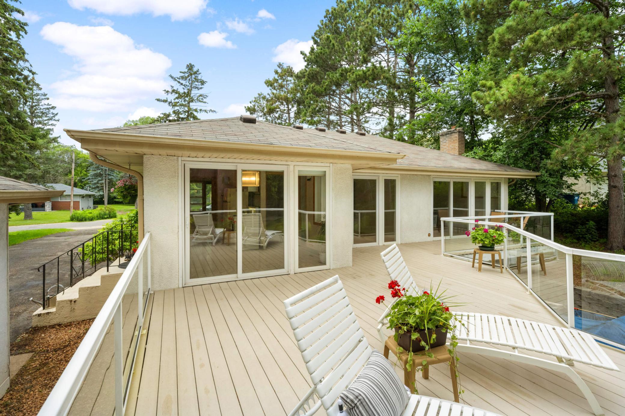 Noel Dr, Saint Paul, MN 55117