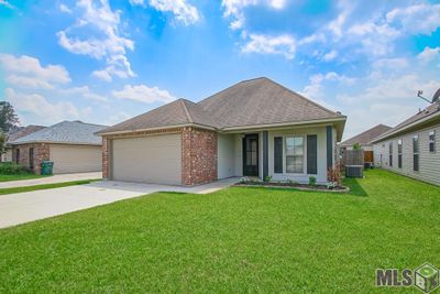 28241 Lake Borgne Dr, House other with 3 bedrooms, 2 bathrooms and null parking in Livingston LA | Image 2