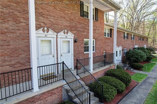 717 Castlegate Rd, South Charleston, WV, 25303-2805 | Card Image