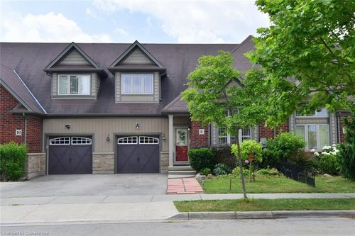8 Valiant Cir, Binbrook, ON, L0R1C0 | Card Image