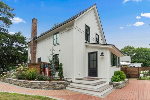 176 Great Neck Rd, Waterford, CT, 06385-3701 | Card Image