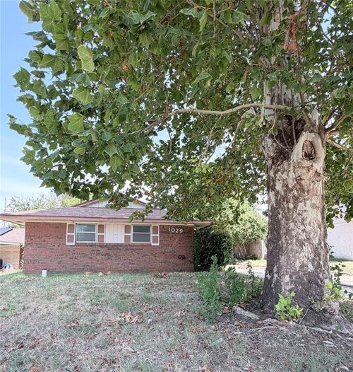 1029 W Peebly Dr, Midwest City, OK, 73110-1536 | Card Image