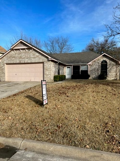 4743 Shadyway Dr, Arlington, TX, 76018-1271 | Card Image