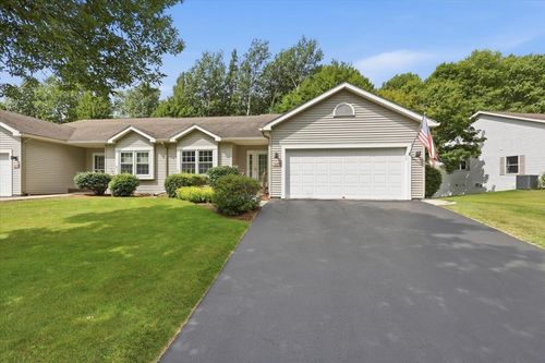 82 Honeysuckle Ln, Williston, VT, 05495-7577 | Card Image
