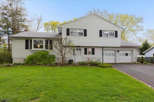 1075 Charles St, Mountainside, NJ, 07092-2101 | Card Image