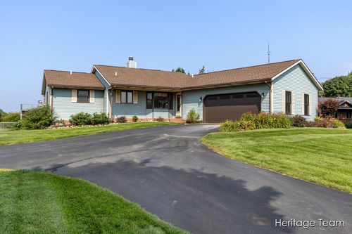 6559 Burlingame Ave Sw, Byron Center, MI, 49315-8679 | Card Image