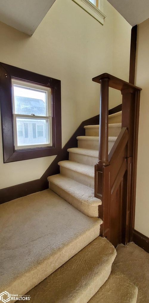 425 S Kiel St, Holstein, IA, 51025-5048 | Card Image