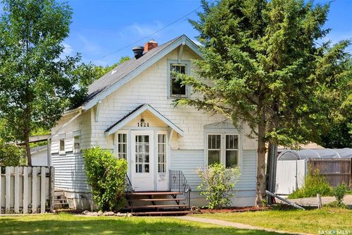 1424 Royal St, Regina, SK, S4T5A3 | Card Image