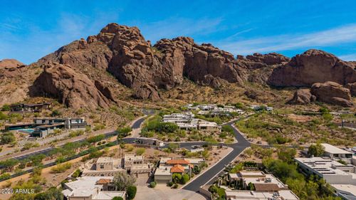 5988 N Echo Canyon Dr, Phoenix, AZ, 85018-1247 | Card Image