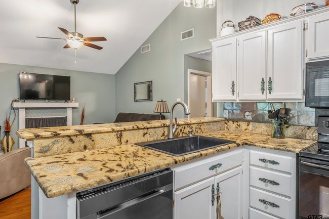 201 Elmwood Ln, House other with 2 bedrooms, 2 bathrooms and null parking in Holly Lake Ranch TX | Image 6