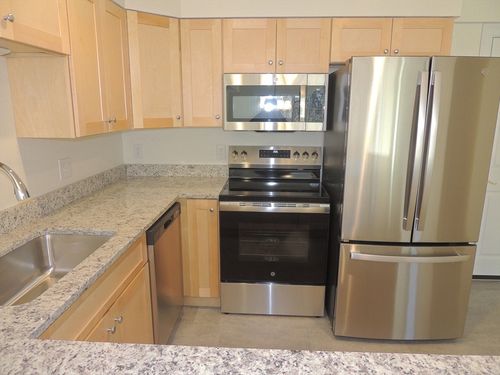 unit-822-28 Green Leaves Dr, Amherst, MA, 01002-3815 | Card Image