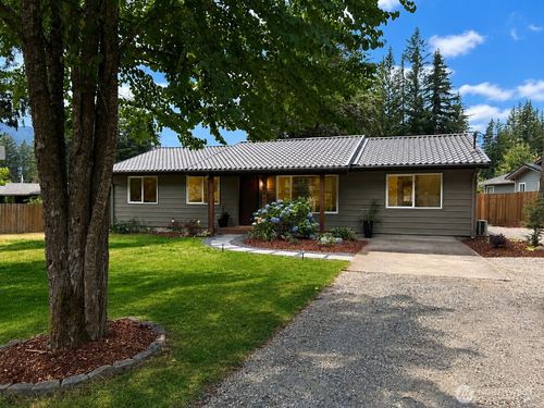 14641 450th Ave Se, North Bend, WA, 98045-9765 | Card Image