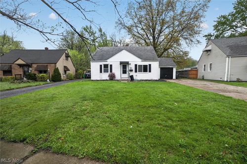 681 E 258th St, Euclid, OH, 44132-2211 | Card Image