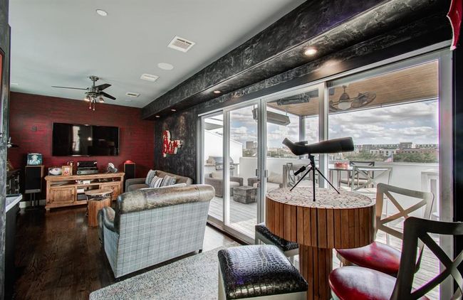 Check out this entertainers' dream space on the 4th floor! | Image 29