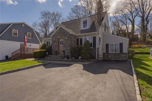 87 N Magnolia St, Pearl River, NY, 10965-1717 | Card Image