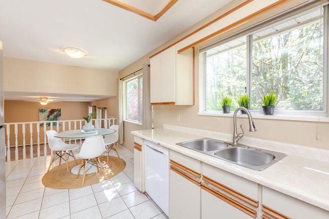 1015 163 St, House other with 3 bedrooms, 3 bathrooms and 6 parking in Surrey BC | Image 10
