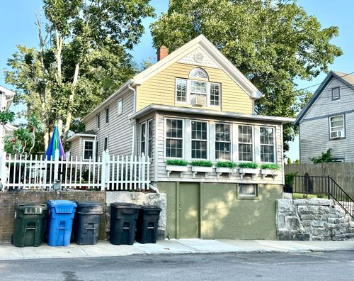 28 Grand St, New London, CT, 06320-5024 | Card Image