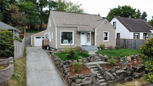 7353 29th Ave Sw, Seattle, WA, 98126-3318 | Card Image