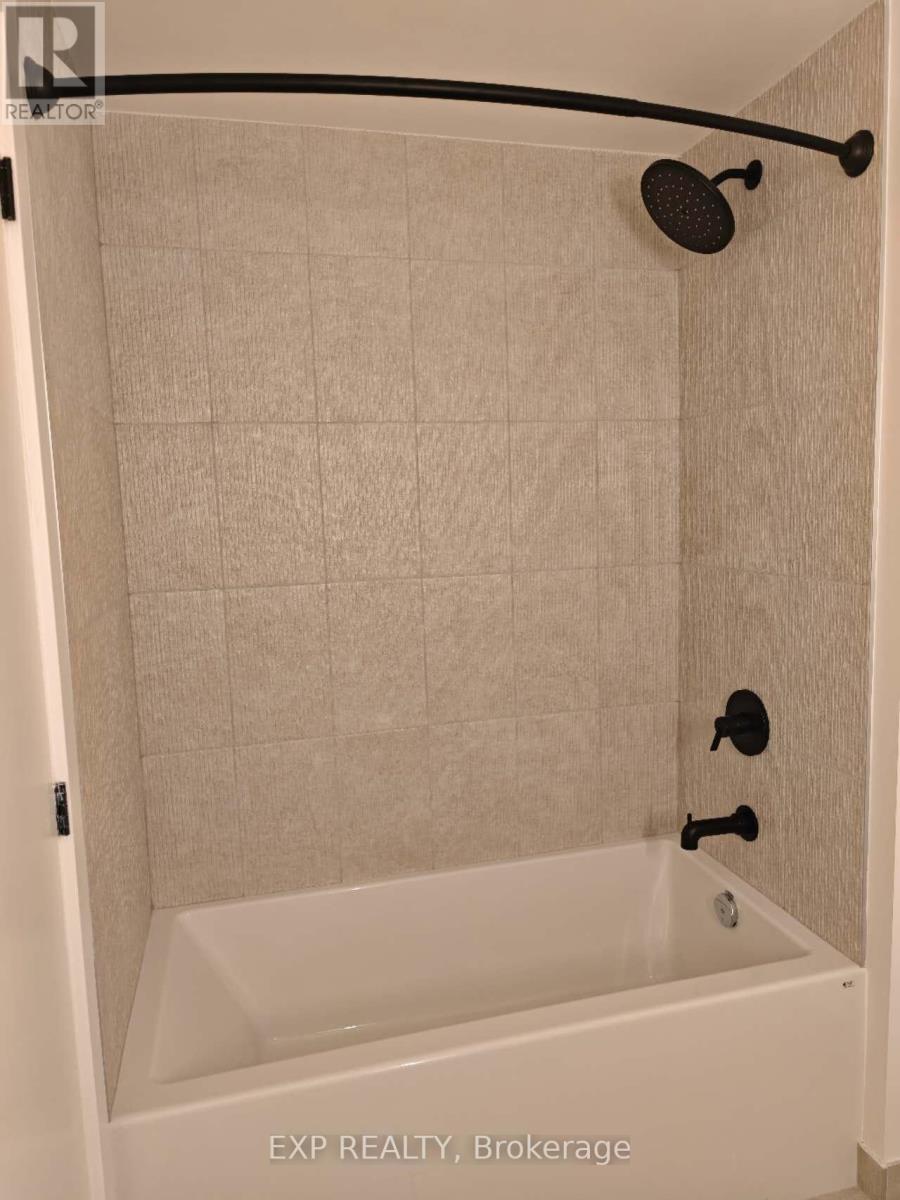 Residential Lease in Toronto (Forest Hill South) 5